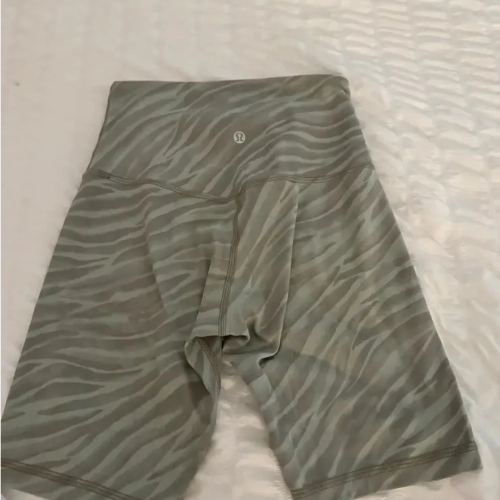 Lululemon Align Biker Shorts 8” - Picture 2 of 3